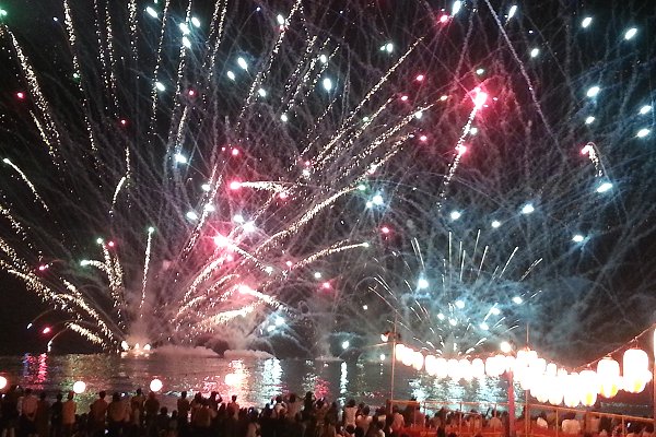 静波海水まつり花火大会