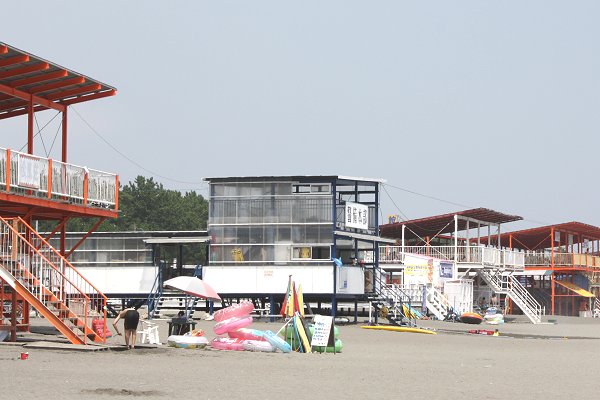 静波海水浴場　海の家